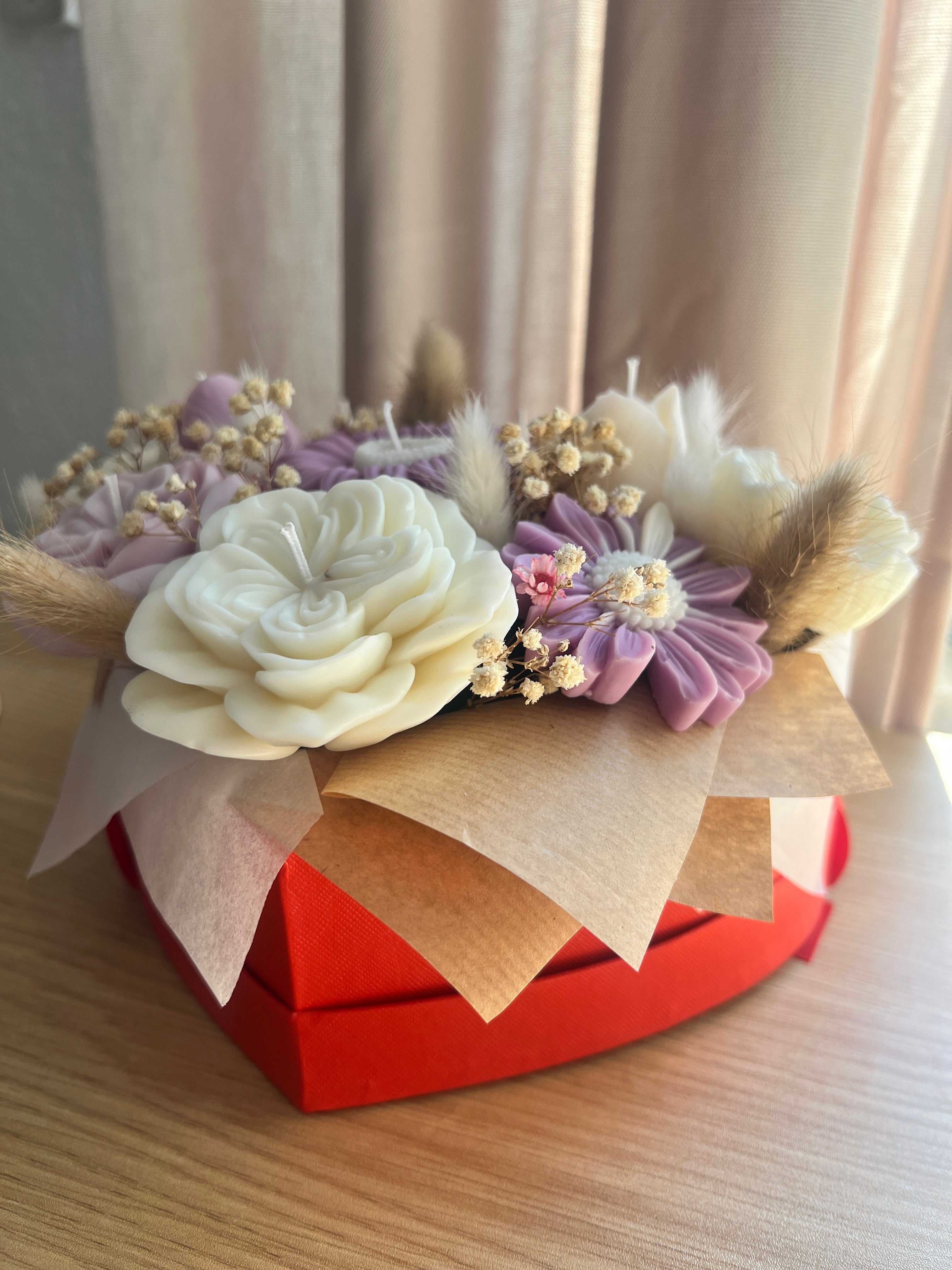großer Herz-Kerzenblumenstrauß