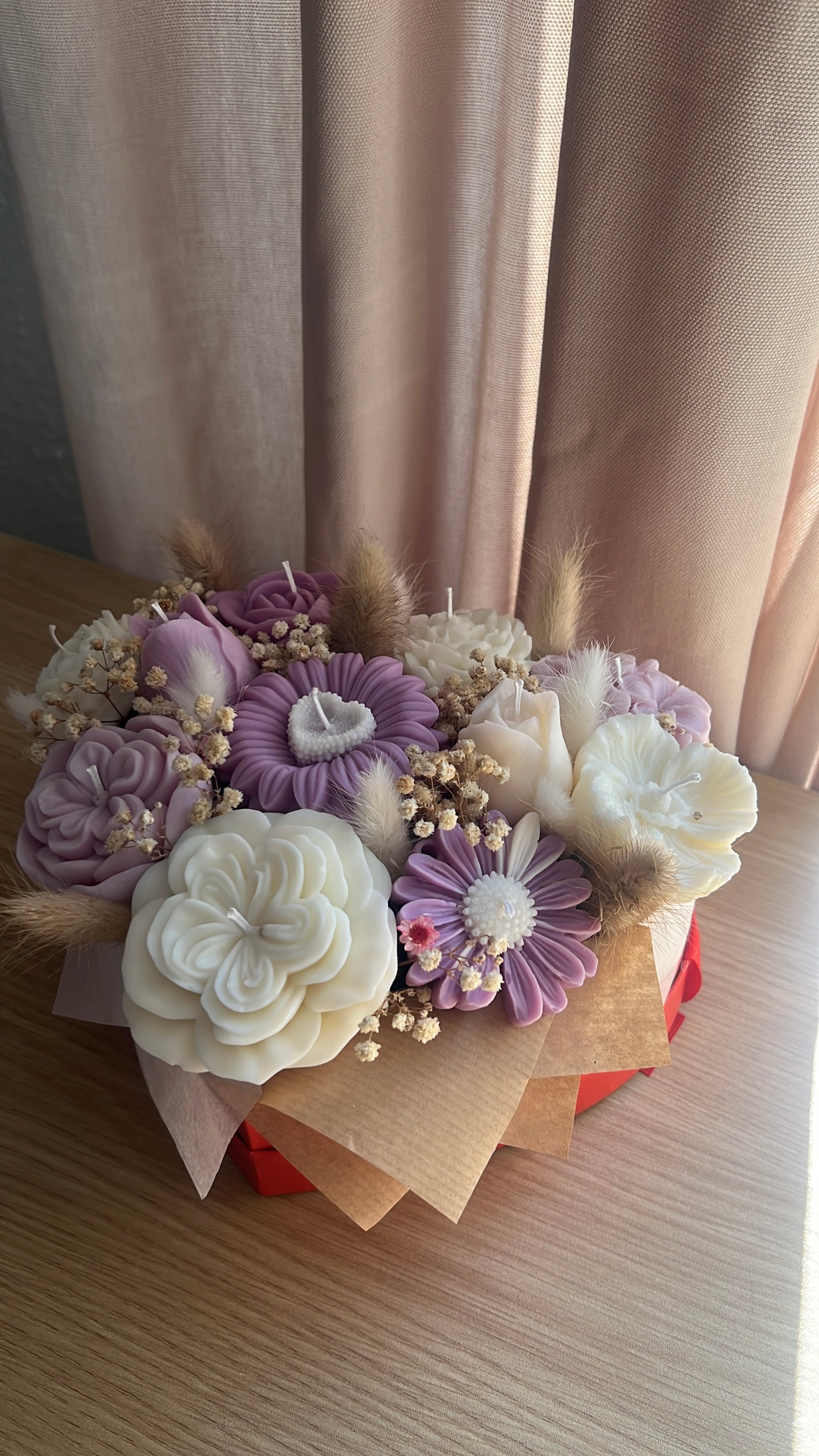 großer Herz-Kerzenblumenstrauß